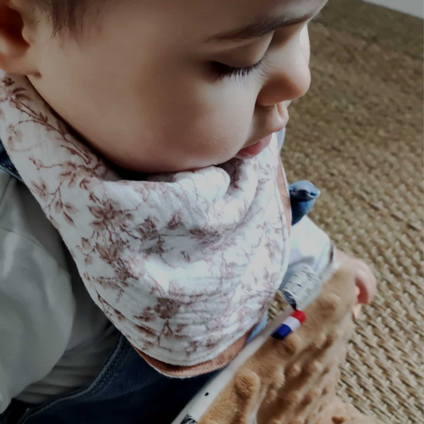 Le Foulard bavoir personnalisable – Image 2