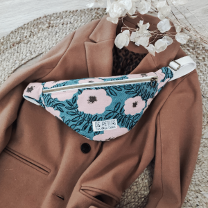 Le sac banane Jacquard fleurs roses