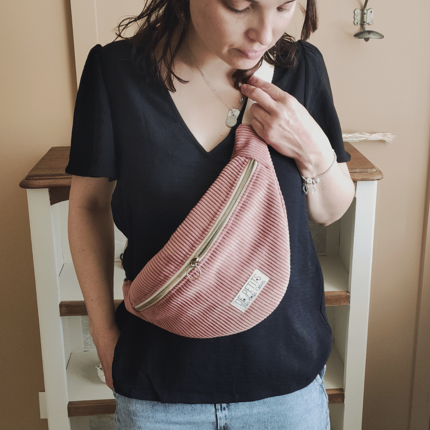 Le sac banane velours rose – Femme