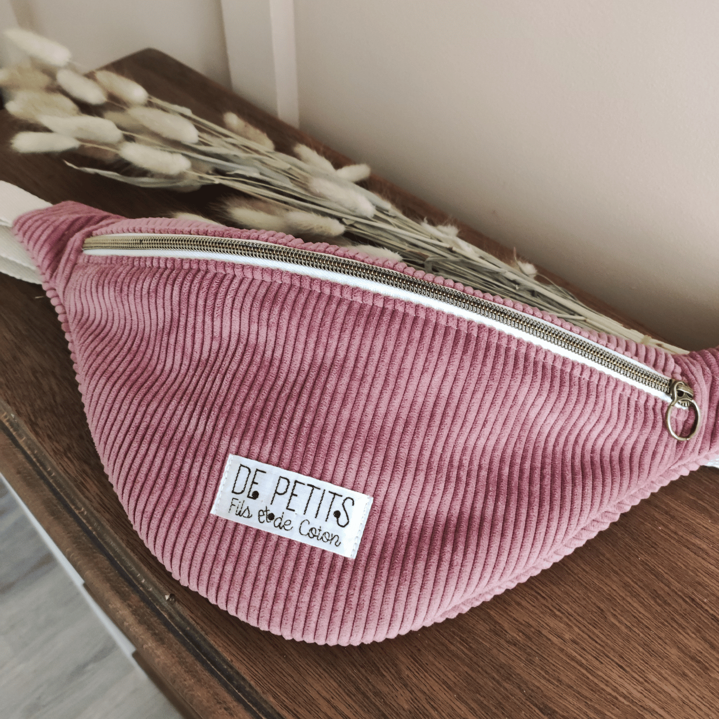 Le sac banane velours rose – Femme – Image 3