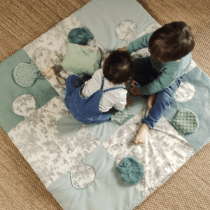 Le tapis d&rsquo;éveil pliable bleu – Avec empiècements amovibles