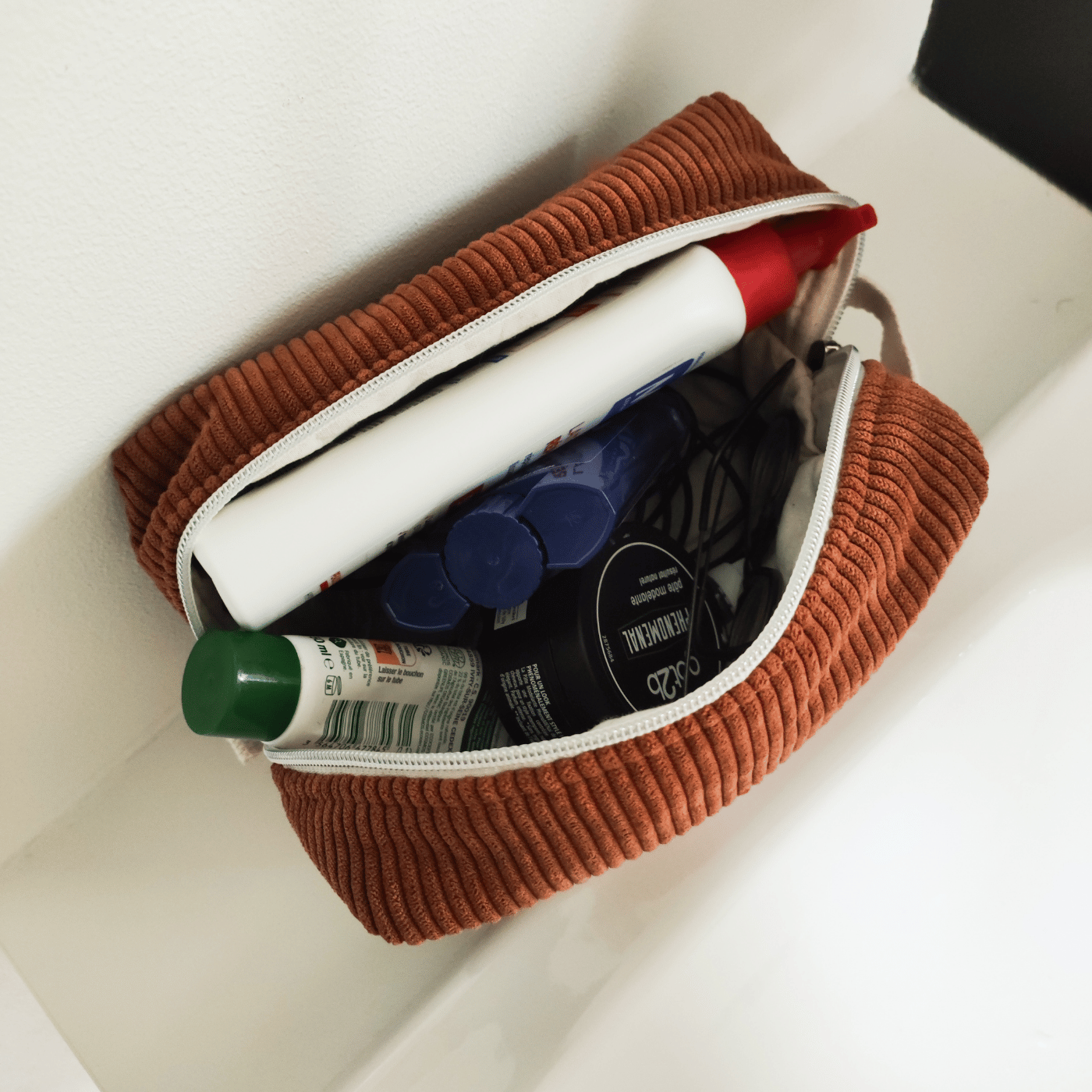 Trousse de toilette homme personnalisée marron – Image 5